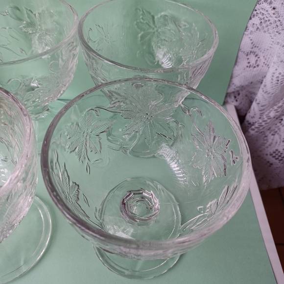 SET OF 4 PRINCESS HOUSE FANTASIA FOOTED DESSERT/SHERBET BOWLS POINSETTIA PATTERN - Picture 10 of 15